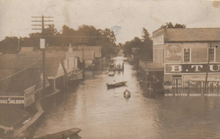 Pineville flooded by the Red River